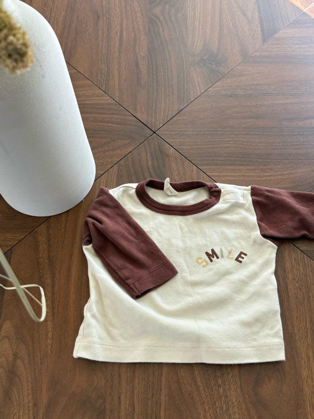 Quincy Mae Cream Tee with Brown Sleeves SMILE print